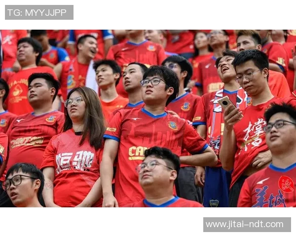 以有爱足球明星为主题展现足球场上的温暖与关怀