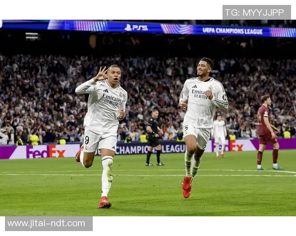 短发足球球星清爽亮相展现运动魅力与场上激情瞬间