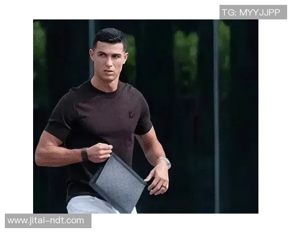 足球球星白黑17号身份揭秘及其职业生涯成就分析